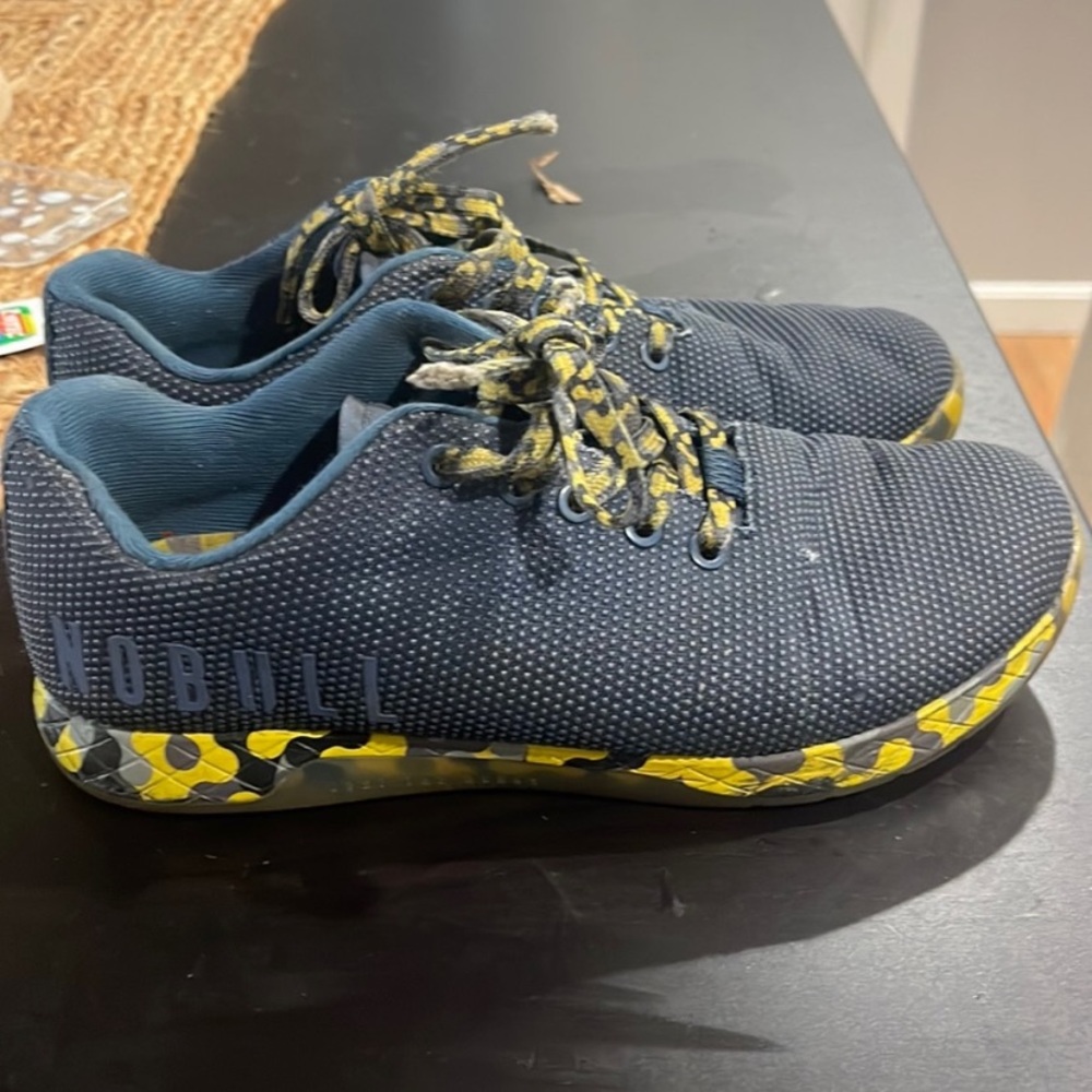 No bull trainers men’s 8.5, women’s 10